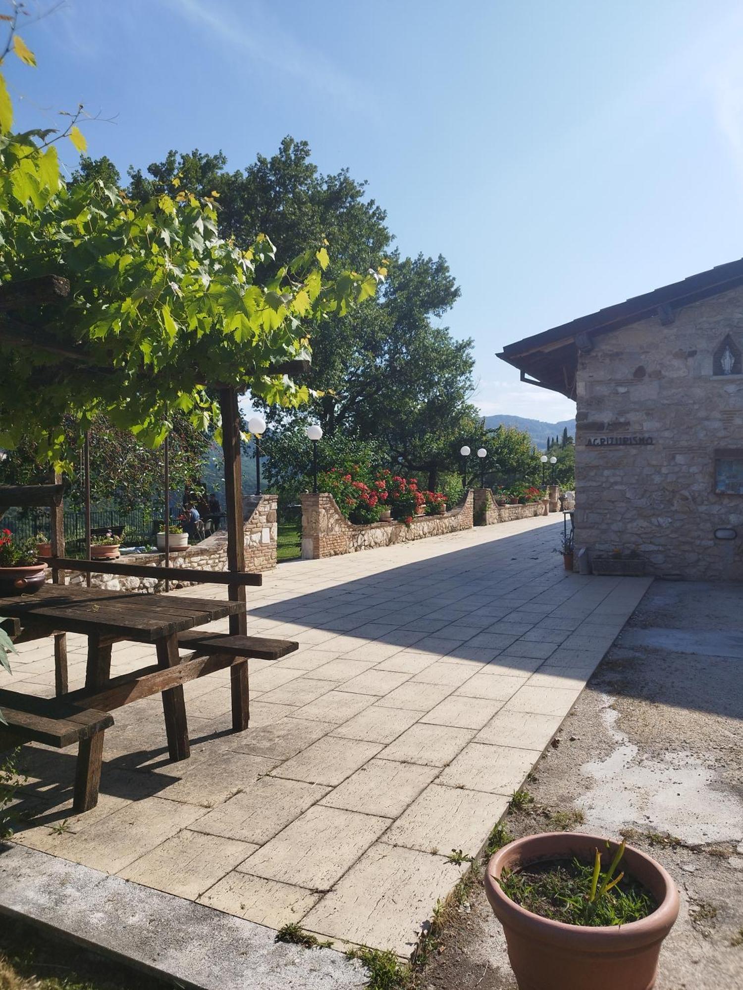 Agriturismo Le Cascine Castel di Tora Exterior foto