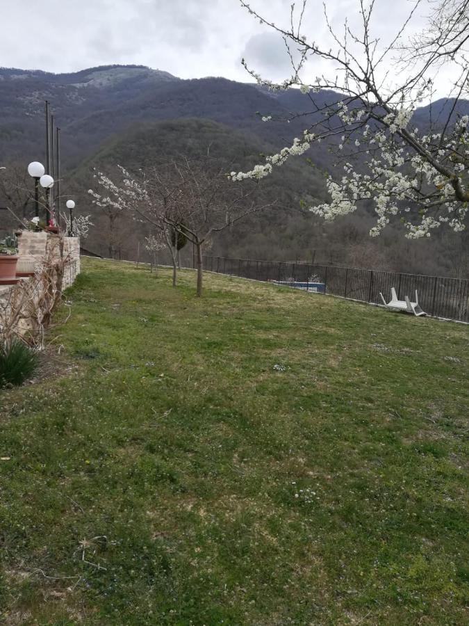 Agriturismo Le Cascine Castel di Tora Exterior foto